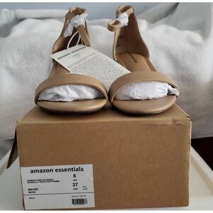 Amazon Womans Sandals NWT Size 6. Tan